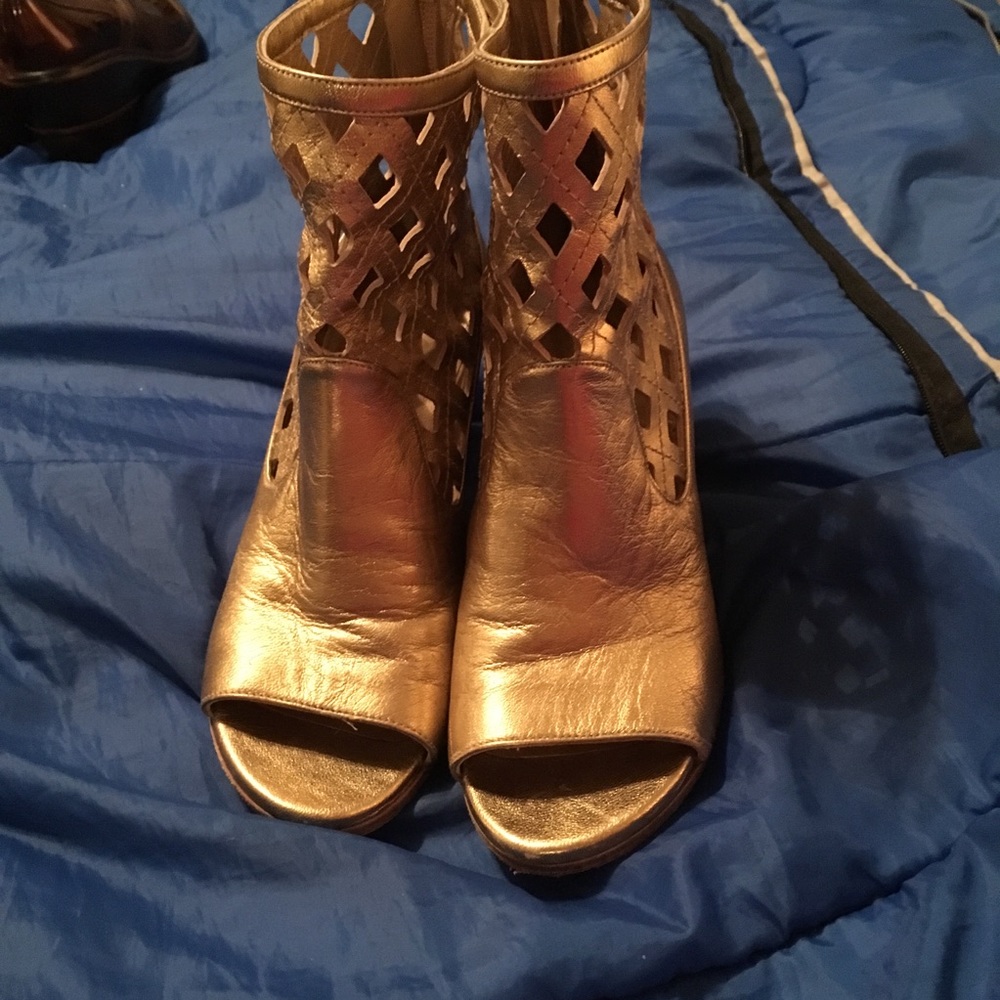 Stuart Weitzman  great leather sandals